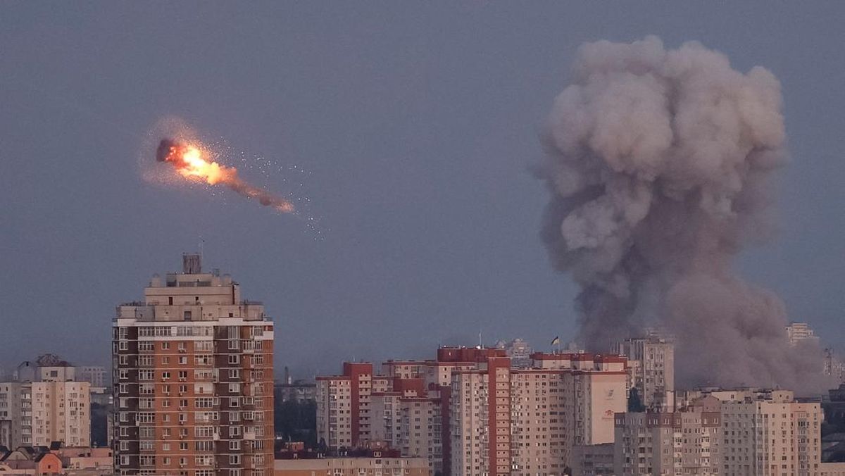 Rusia Gempur Ibu Kota Ukraina: Gedung Pemerintah dan Apartemen Terbakar, Tewas Termasuk Bayi